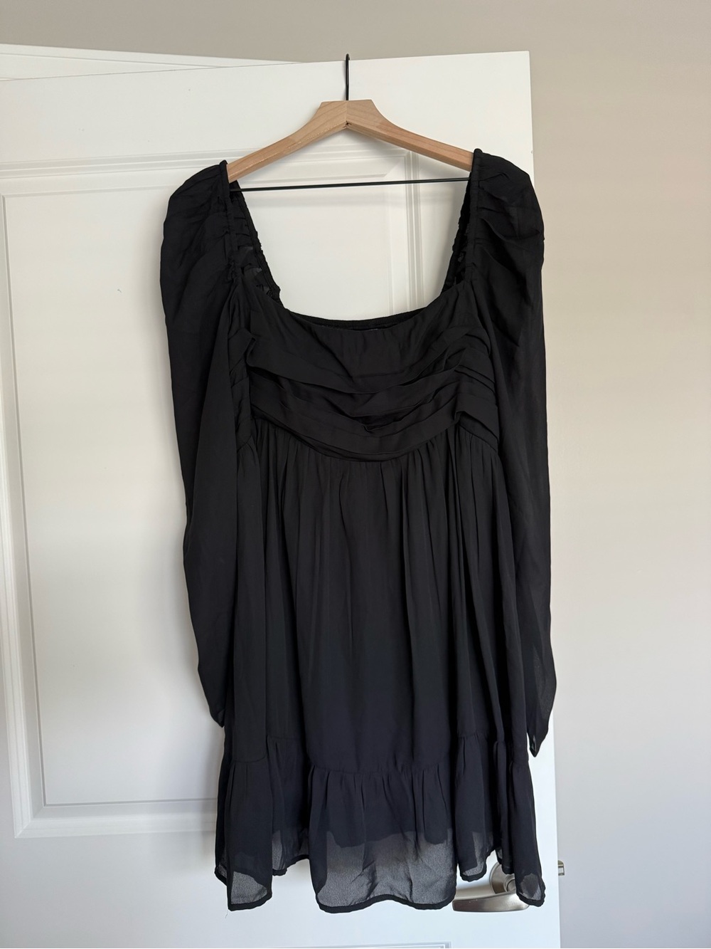 Abercrombie & Fitch Black Long-Sleeve Puff Shoulder Square-Neck Dress